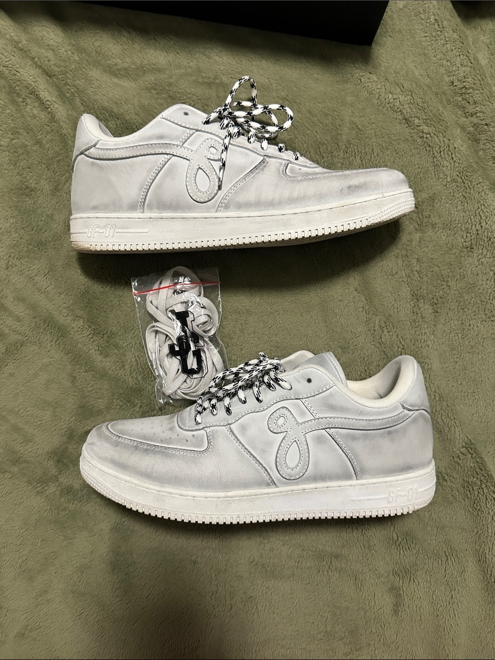 John Geiger GF-01 Distressed Suede Gray/White Casual Sneakers